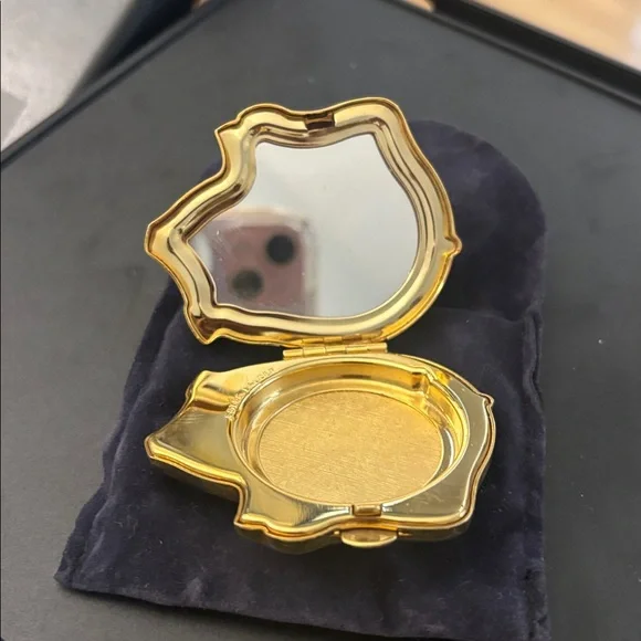 Estée Lauder year of the pig collectible compact holder - Picture 3 of 3
